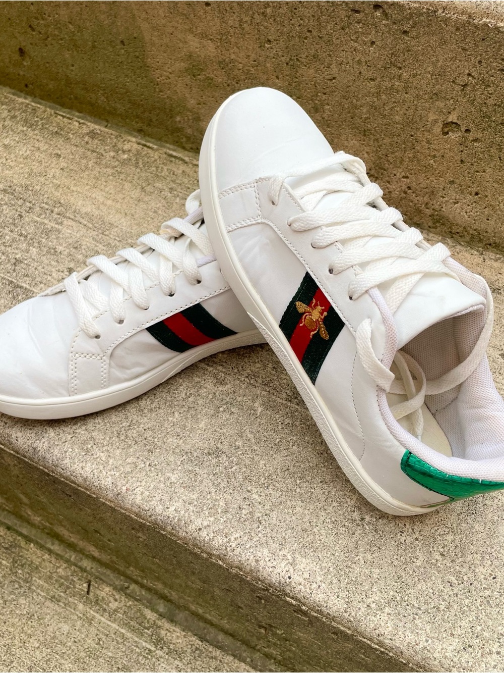 Gucci White Low-Top Women’s Sneakers with Red Green Stripe Size US 7.5 EUR 38.5